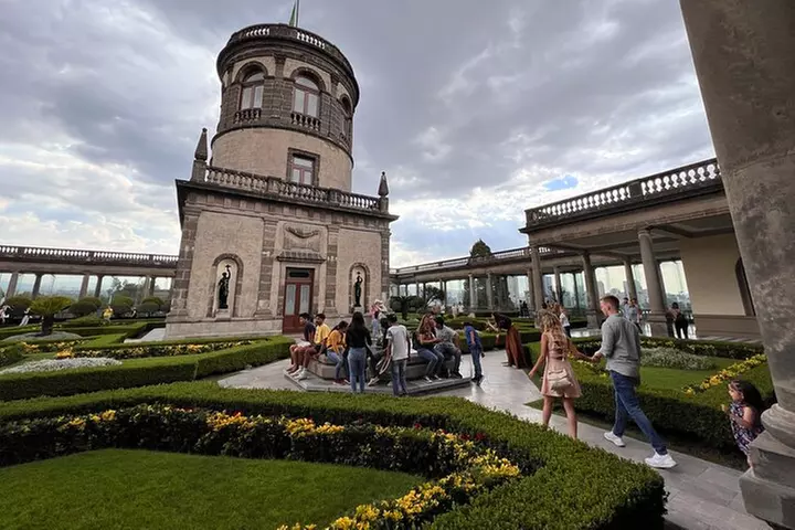 100% private tour in Chapultepec Castle & around (with transport) - Primary Image