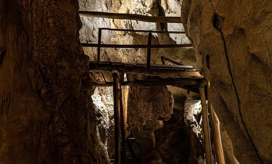 Image 6: Capricorn Caves Cathedral Cave Tour