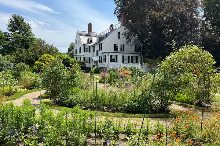 Salem Witch Trials Tour from Boston by optional Ferry or Train