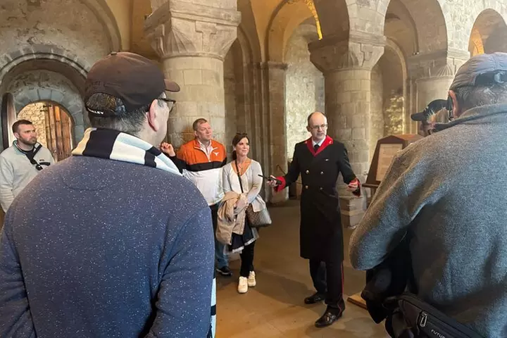 VIP Tower of London and Crown Jewels Tour with Private Beefeater Me...