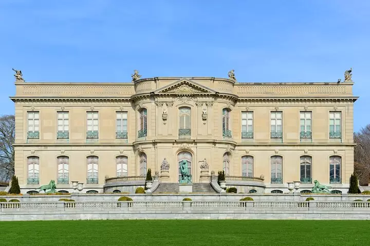 Ultimate Newport Self-Guided Audio Tour Bundle: Walk & Drive