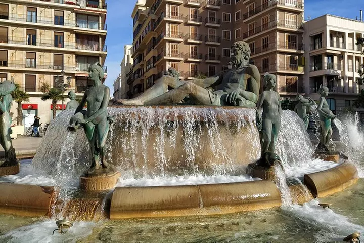 Excursión a pie medieval a Valencia en grupos pequeños con guía local