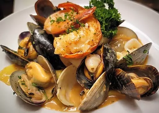 5% Cash Back at Manera's Restaurant