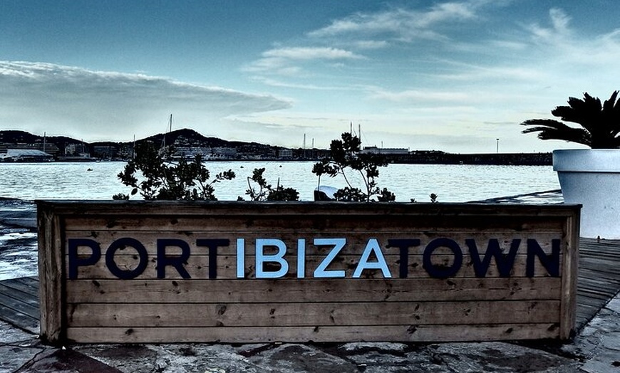 Image 13: Ibiza Vuelta Isla en Bus con visita a Mercadillo Hippie