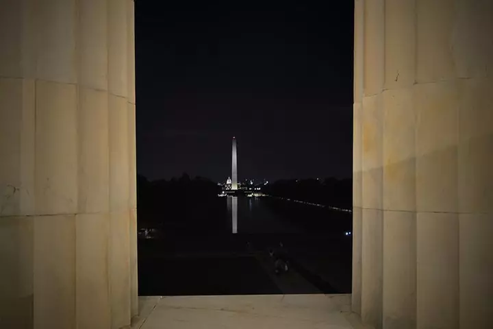 Small Group National Mall Night Tour with 10 Top Attractions