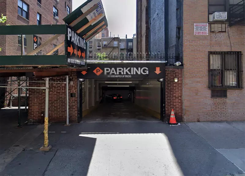 Parking at Parkingwiz - Delta Parking Inc. Garage - Image 3