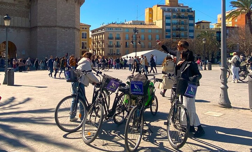 Image 3: Tour privado en bicicleta eléctrica por la historia de Valencia, ja...