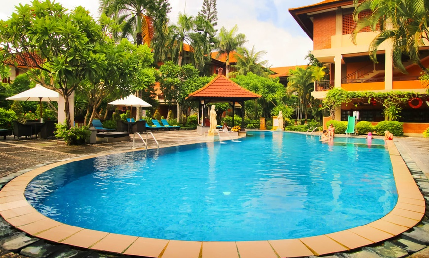 Image 1: ✈ BALI | Kuta - Adi Dharma Hotel Kuta 4*, 6 nuit - Piscine extérieure