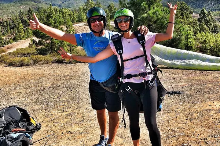 Vuelo en parapente GOLD incluyendo videos / fotos, camiseta y una b...