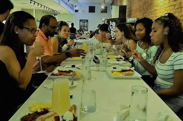 Small-Group Walking Tour in Greenville with Breakfast