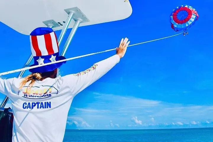 Parasailing in Key West at Smathers Beach