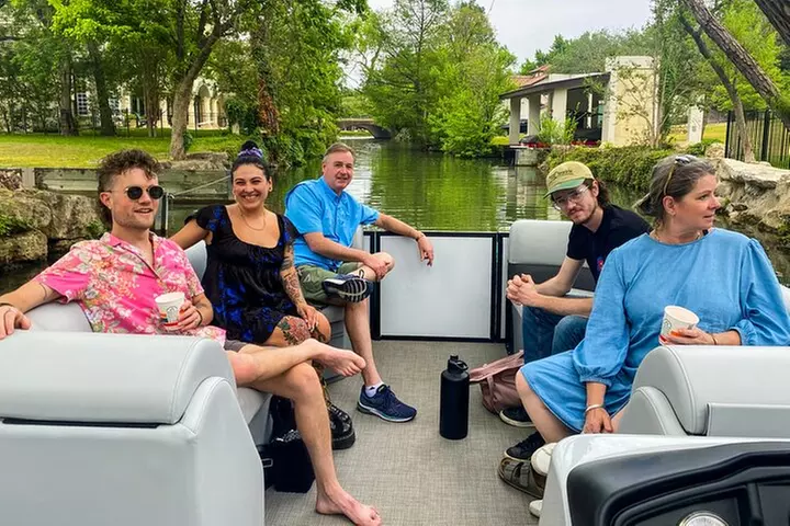 Private Lake Austin Boat Cruise: 2-Hour, Fully Shaded (Up to 13)