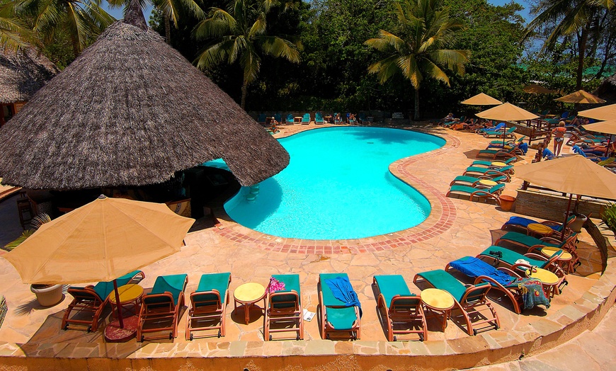 Image 2: ✈ KENYA | Diani Beach - Combined trip with safari: Four-star Pinewo...