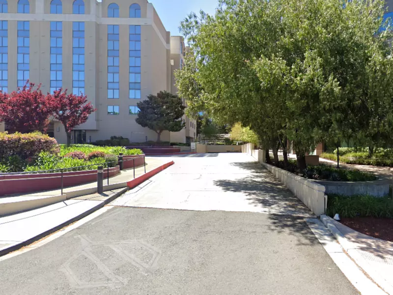 Parking at Embassy Suites Walnut Creek - Valet