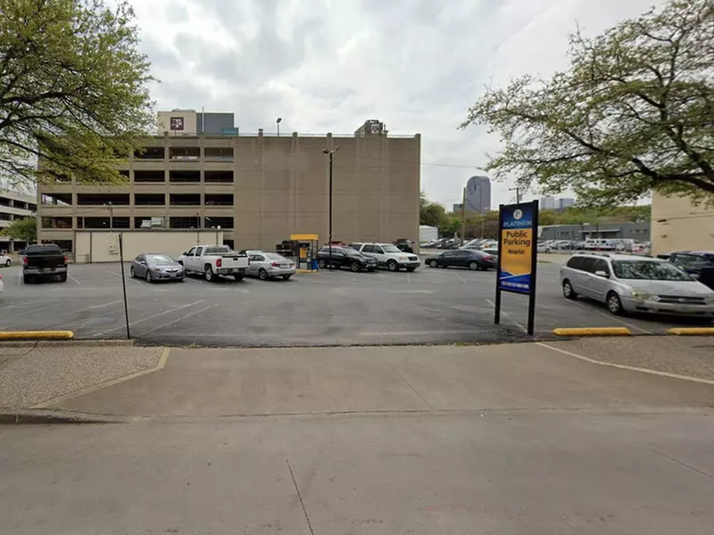 Parking at 3214 Gaston Ave. Lot