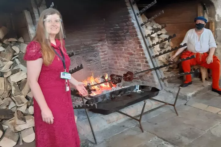 Private tour with an accredited expert guide Hampton Court Palace