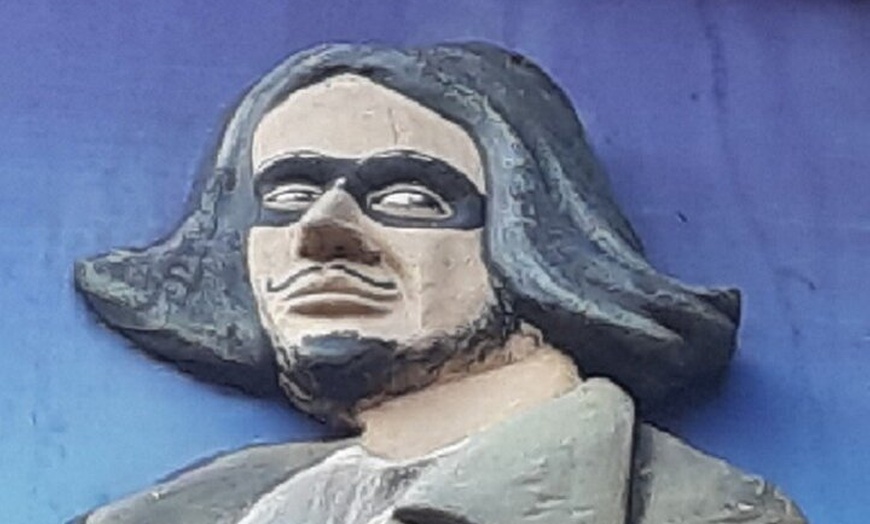 Image 7: Tales of the Royal Mile - Lawnmarket and Castle Hill