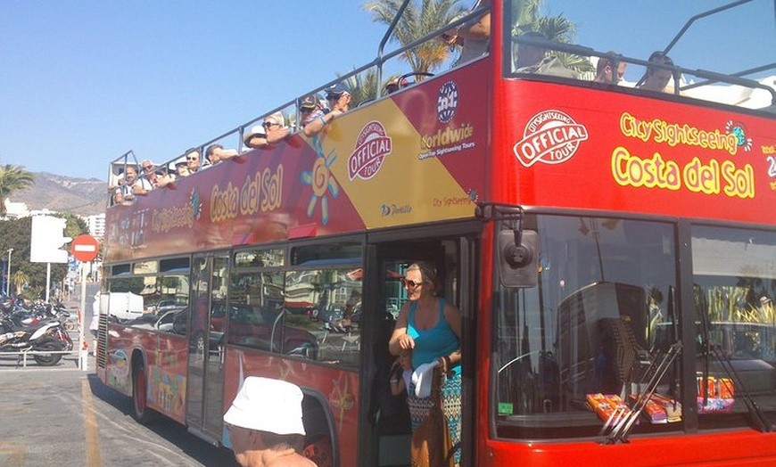 Image 1: Recorrido en autobús turístico con paradas libres por la ciudad de ...