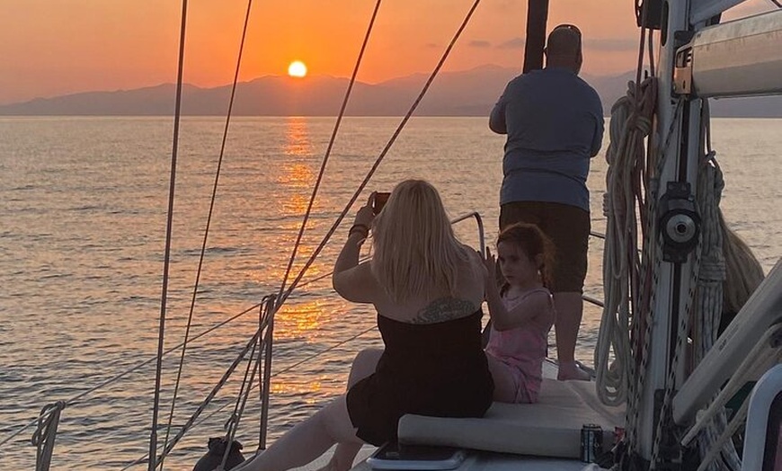 Image 9: Navegación al atardecer por los acantilados de Maro- Privada