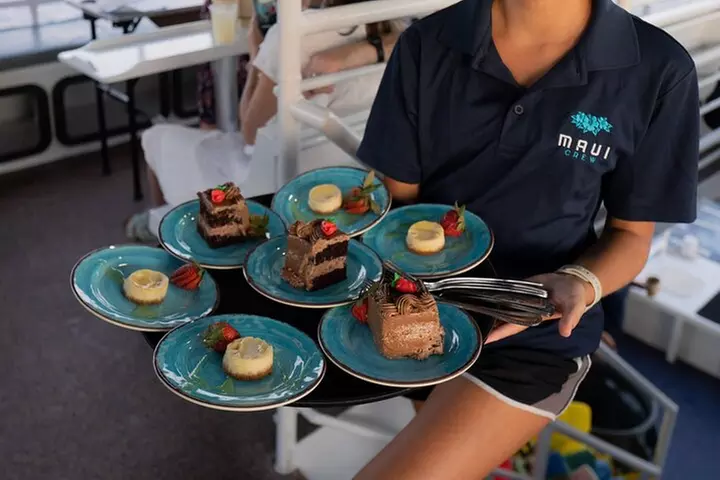 From Ma'alaea Harbor: Sunset Dinner Cruise Aboard the Quicksilver