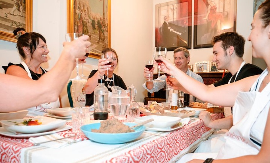 Image 1: Esperienza culinaria in casa di una Cesarina a Roma con dimostrazio...