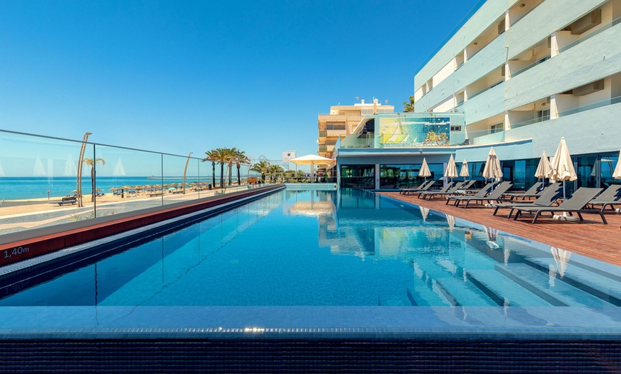 Image 1: ✈ ALGARVE | Quarteira - Dom José Beach Club Hotel 3* - Face à la mer
