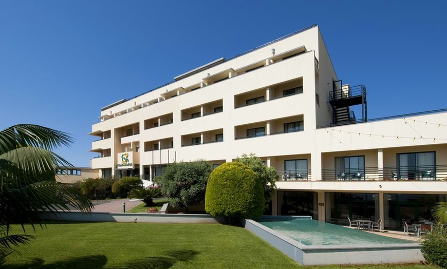 Image 10: ✈ MADEIRA | Funchal - Madeira Panorâmico Hotel 4* - Outdoor swimmin...