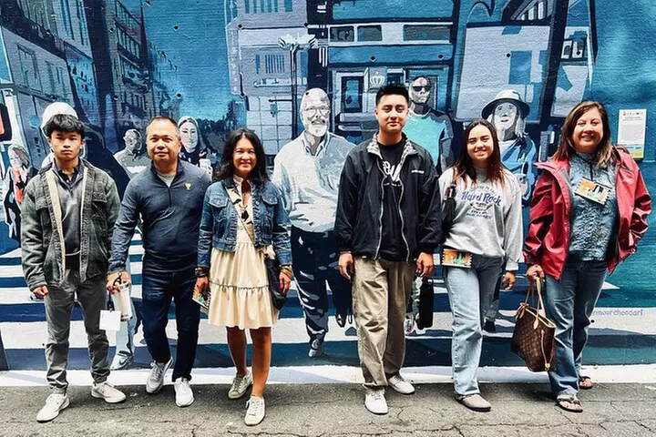 UPTOWN FUNK: 1 Hour Guided City Walking Tour in Charlotte