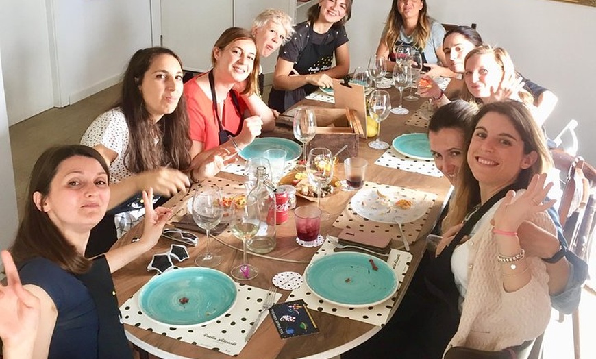 Image 8: Paella Alicante Experience: Tour por el Mercado y después cocinar j...