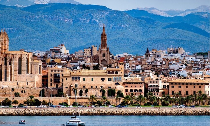 Image 7: Palma de Mallorca Tour Privado con Entrada rápida a la Catedral