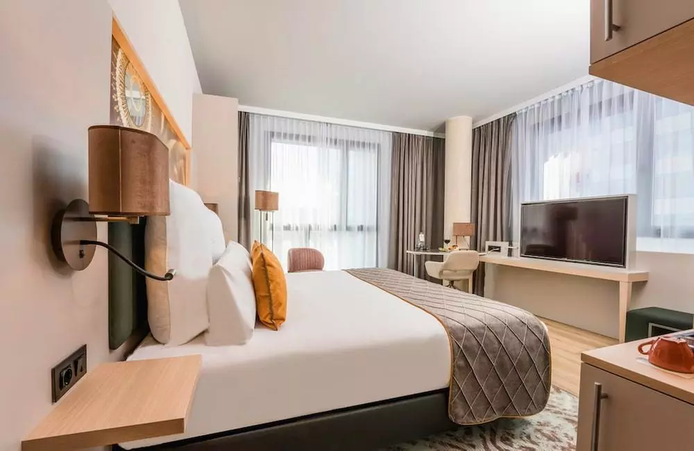 ✈ SPANIEN | Barcelona - Leonardo Royal Hotel Barcelona Fira 4*, 2 N...