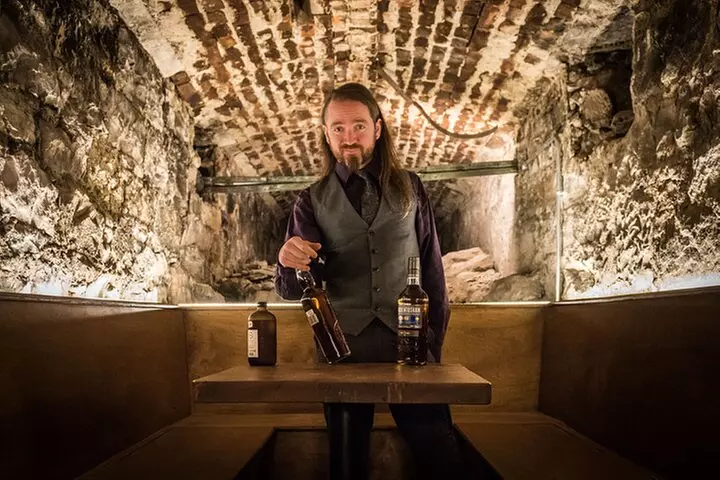 90min Underground Whisky Tasting in Edinburgh's Old Town