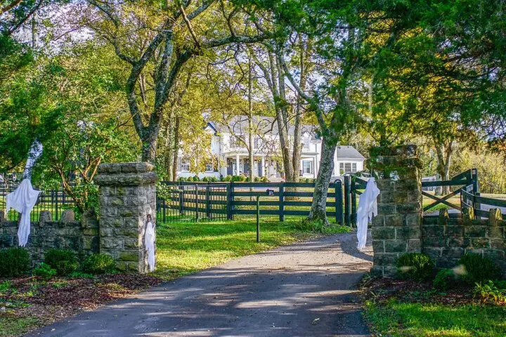 Nashville "Homes Of The Stars" Narrated Bus Tour with 30+ Celebrity...