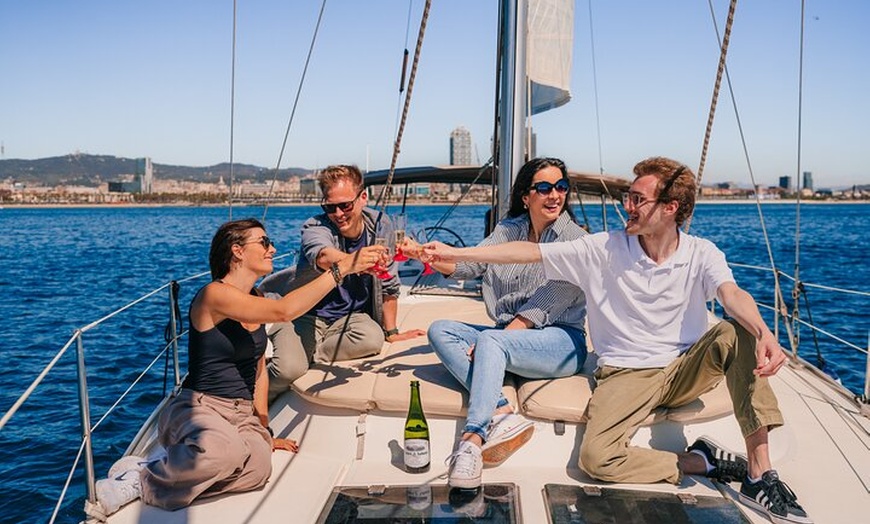 Image 5: Barcelona: Paseo en velero y en bicicleta por el barrio marítimo