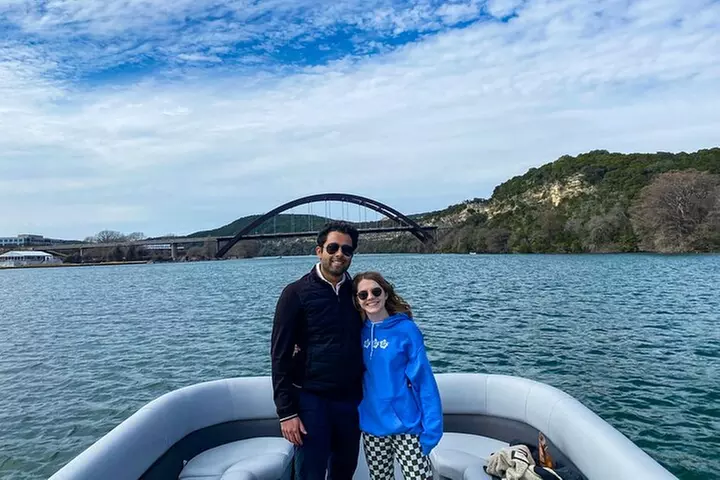 Scenic 2HR Austin Guided Lake Tour: Small Group & Full Sun Shade