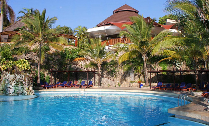 Image 15: ✈ KENYA | Diani Beach - Leopard Beach Resort & Spa 5* - Swimming Pools