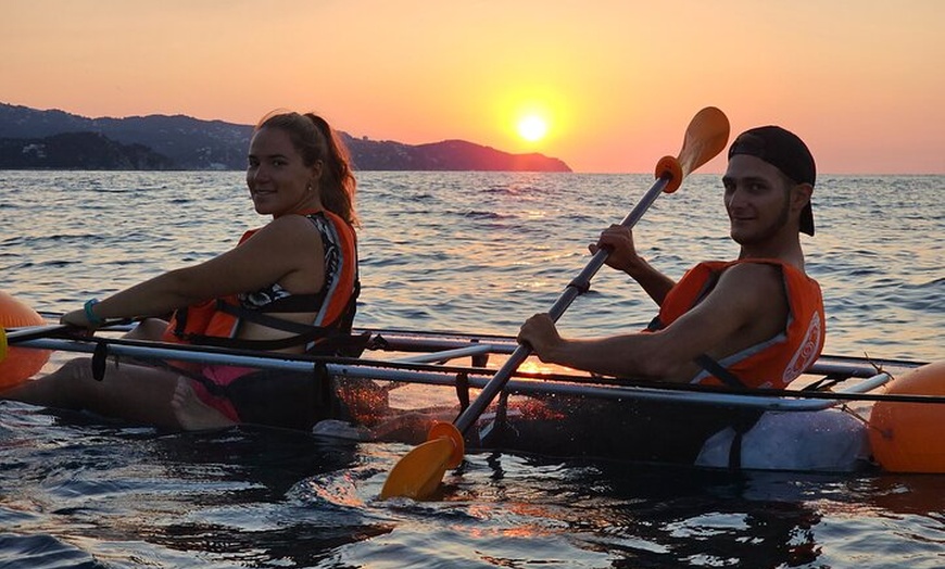 Image 2: Excursión al amanecer en Kayak Transparente en la Costa Brava