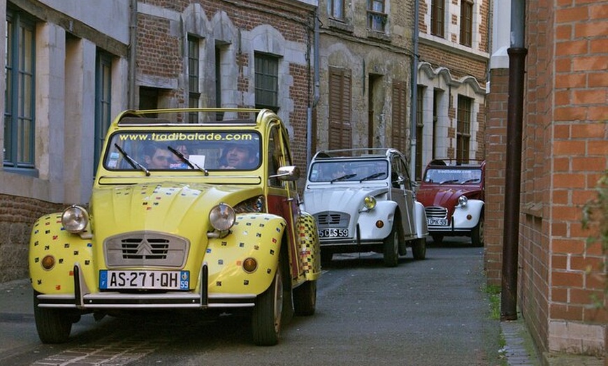 Image 9: Excursion exceptionnelle à Lille en 2 CV décapotable avec votre cha...