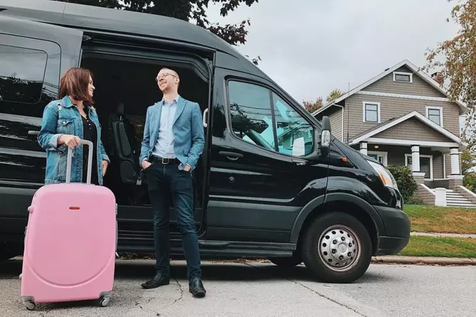Private transfer from Seattle or Sea-Tac Seattle Airport to Vancouver, BC - Primary Image