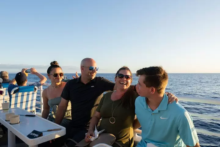 From Ma'alaea Harbor: Sunset Dinner Cruise Aboard the Quicksilver