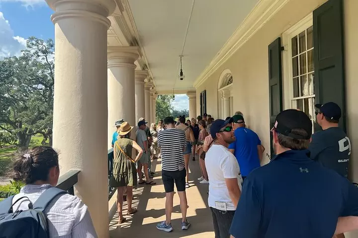 Swamp Boat Ride and Oak Alley Plantation Tour from New Orleans