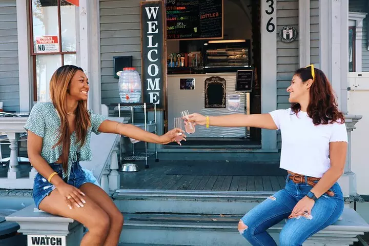 Austin Murals & Mimosas Roofless Party Bus Tour
