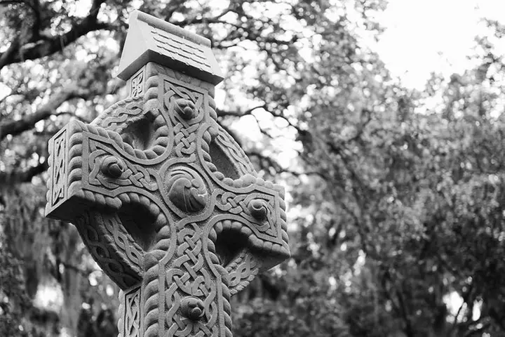 Genteel and Bard's Savannah Dark History and Ghost Encounter Walkin...