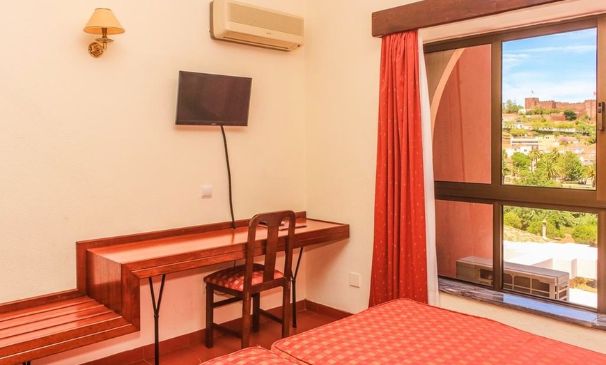 Image 5: ✈ ALGARVE | Silves - Colina dos Mouros 3*, 2 nuit - Piscine extérieure