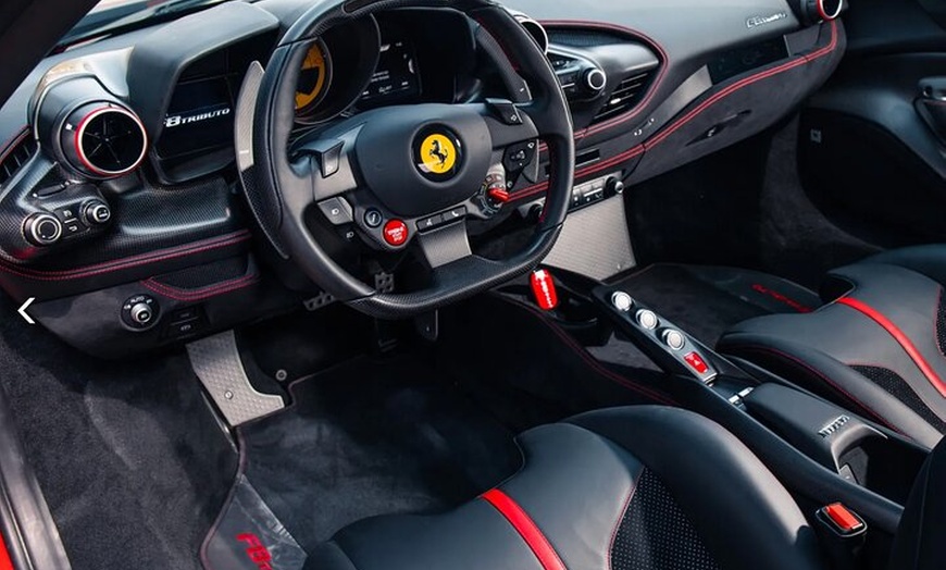 Image 3: Virée Bucolique en Ferrari F8 Spider Vallée de Chevreusse