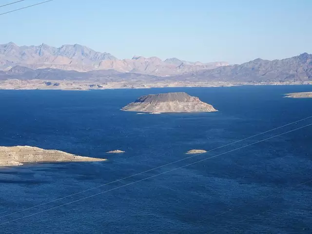 Small Group Hoover Dam, Lake Mead and Boulder City Tour