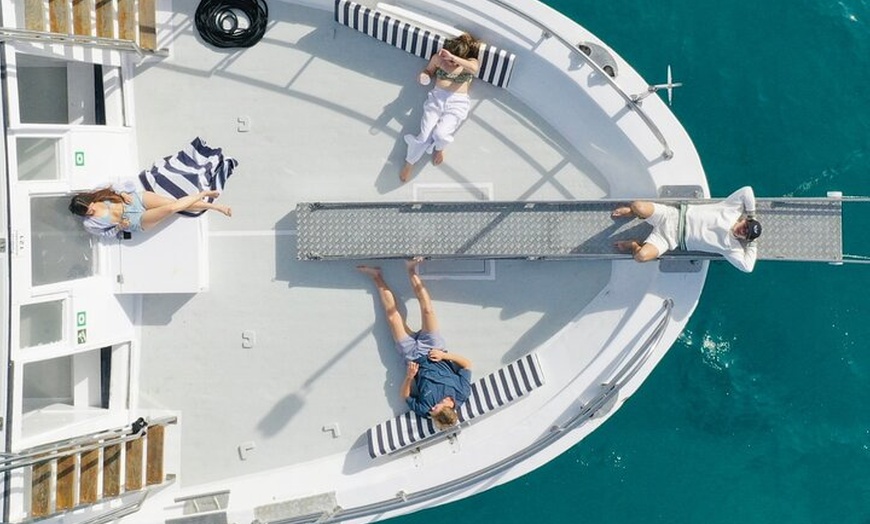 Image 2: Recorrido en Bote por la Bahía de Palma en la mañana con comida