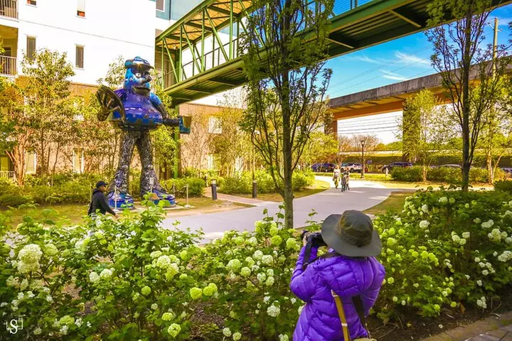 Guided Historic Photo Walking Tour in Auburn Atlanta