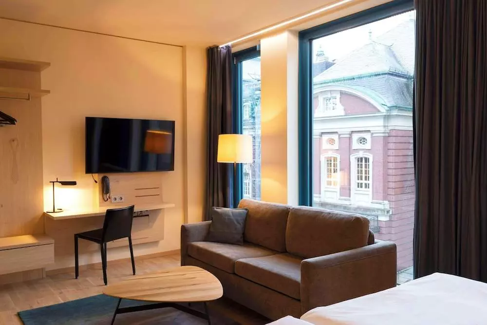 ✈ DEUTSCHLAND | Hamburg - Scandic Hamburg Emporio 4*, 2 Nächte