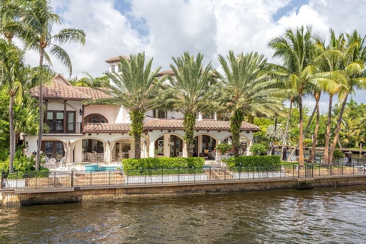 Discover Miami: Full-Day Tour plus Dolphin Mall Shopping